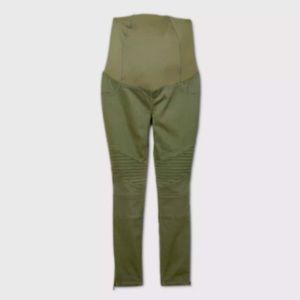 (6)- Ingrid & Isabel Maternity Crossover Panel Utility Jeggings